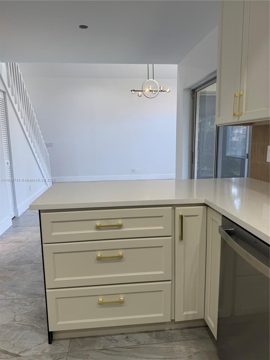 1090 Se 6th Ave Property Photo 12