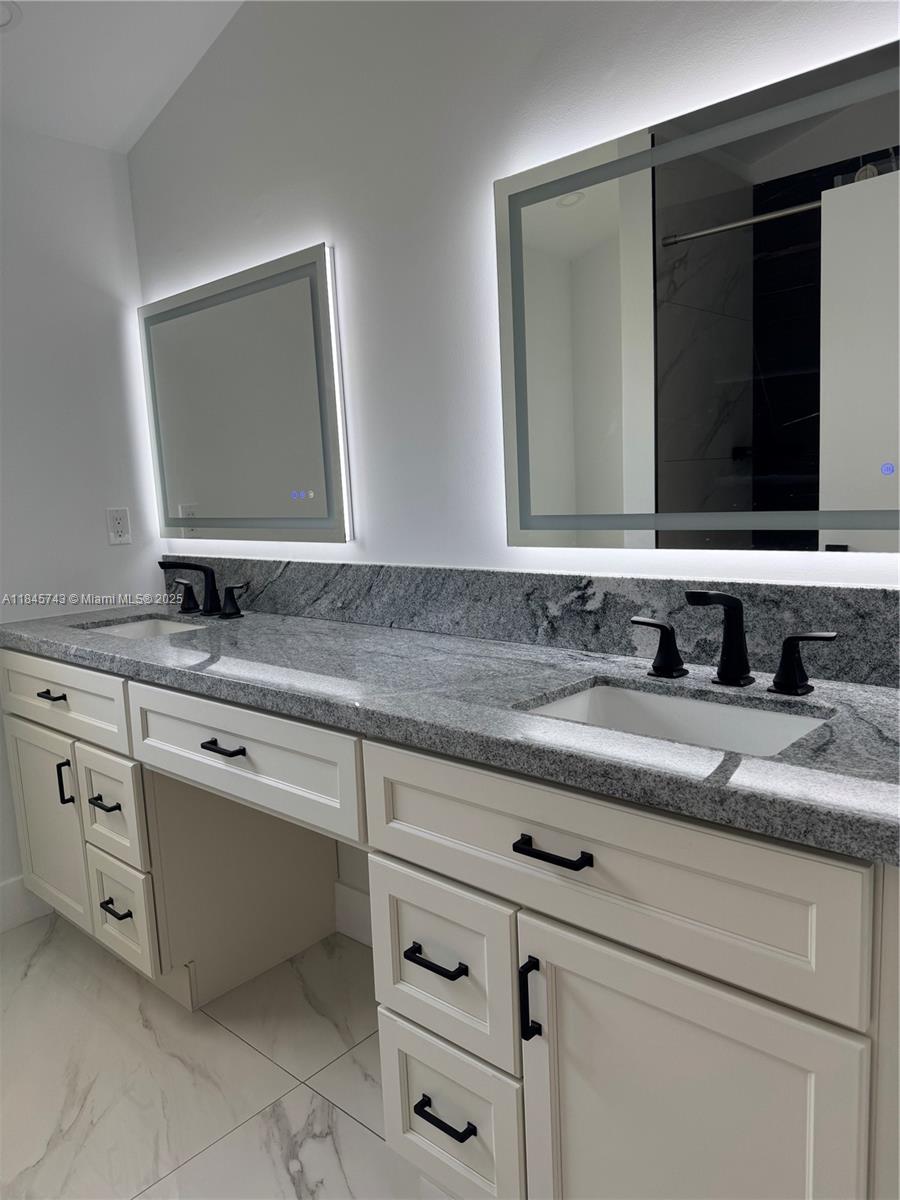 1090 Se 6th Ave Property Photo 14