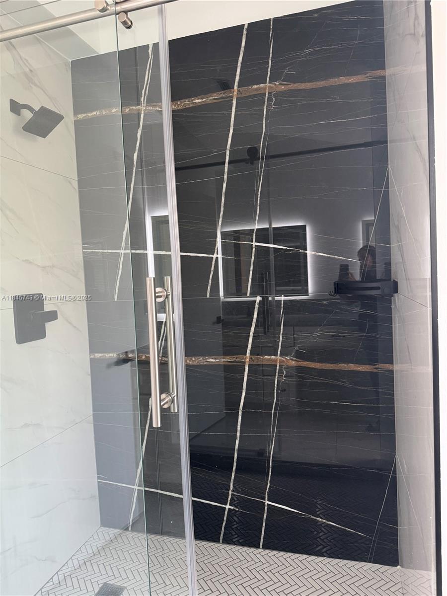 1090 Se 6th Ave Property Photo 15