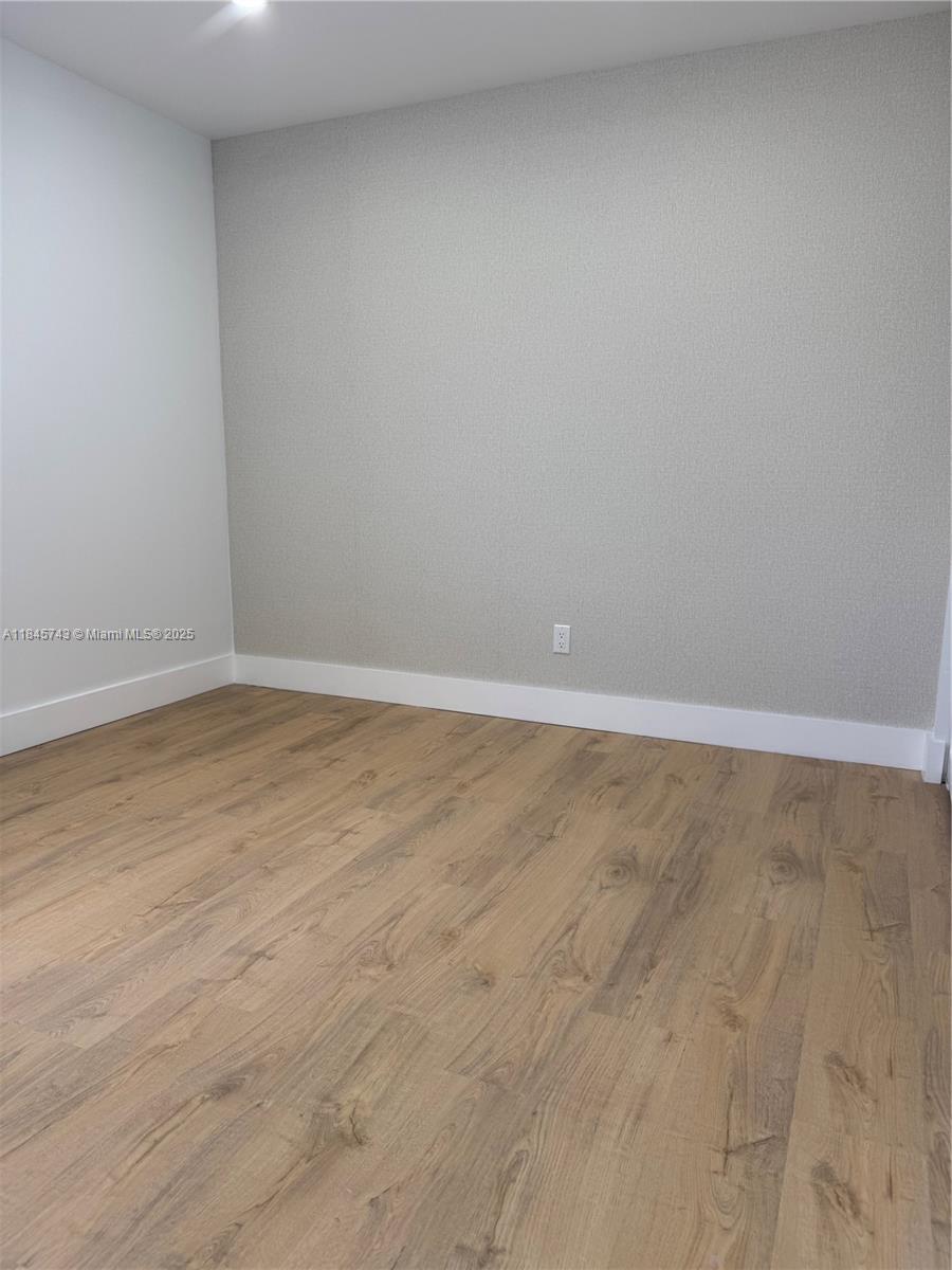 1090 Se 6th Ave Property Photo 25