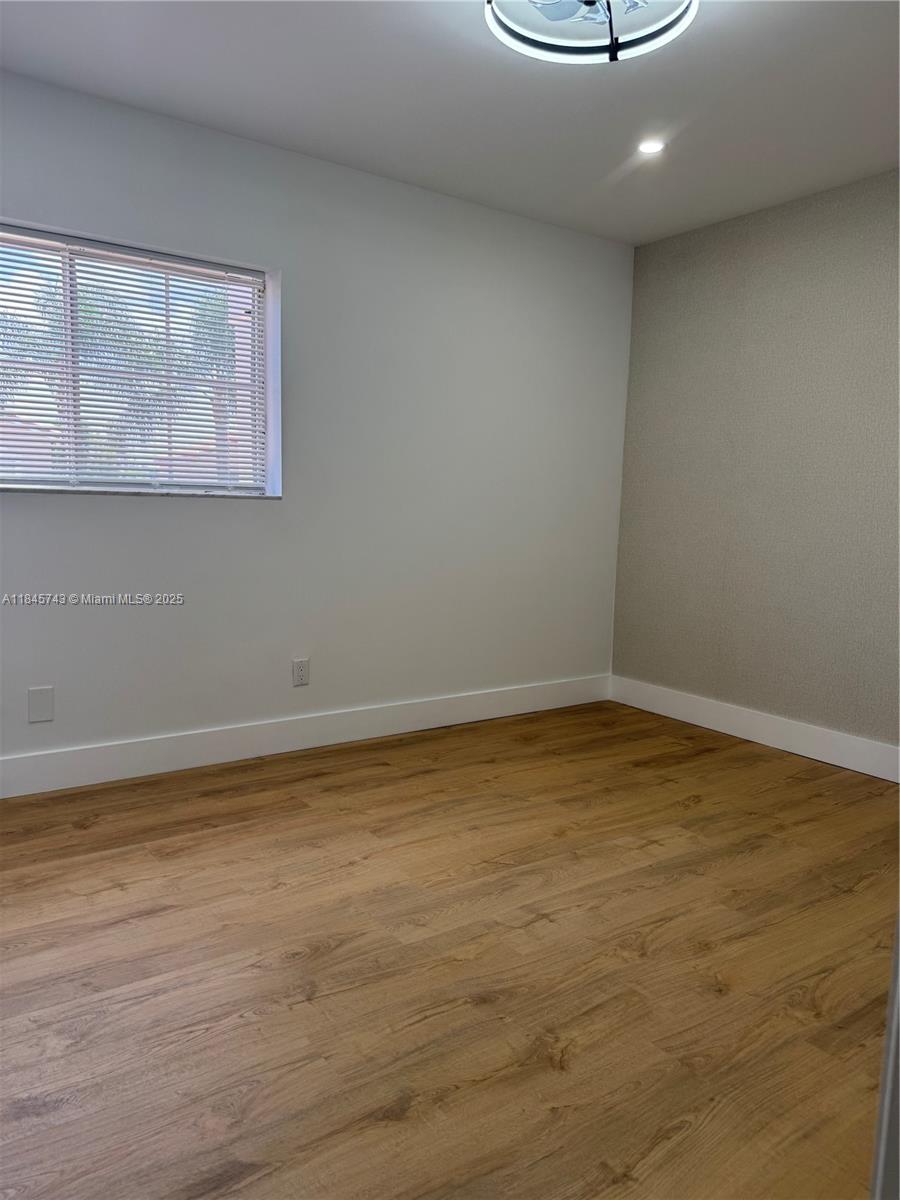 1090 Se 6th Ave Property Photo 26