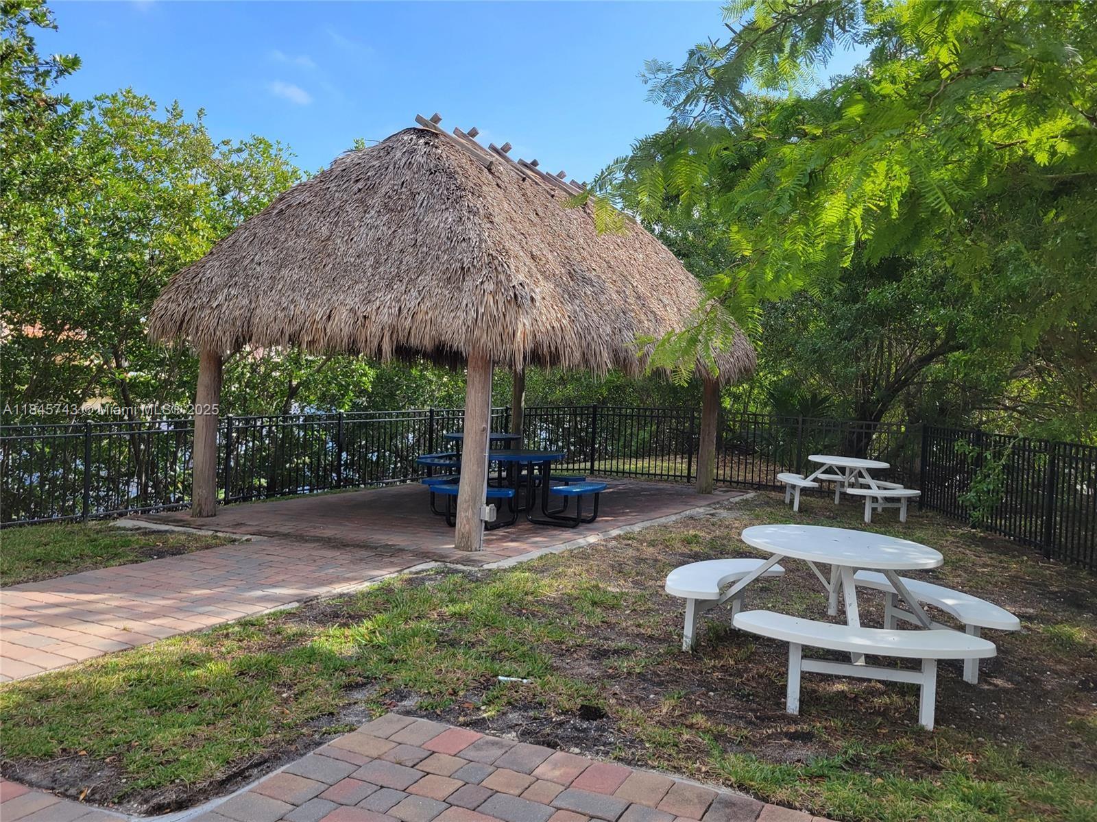 1090 Se 6th Ave Property Photo 35