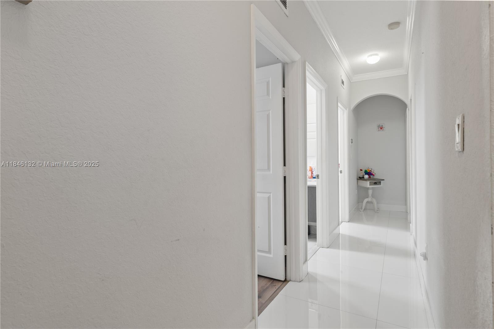 2103 Ne 39th Ter Property Photo 16
