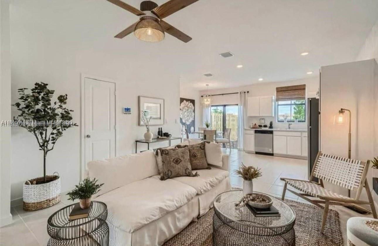 1022 Se 23rd Ave 1022 Property Photo 2