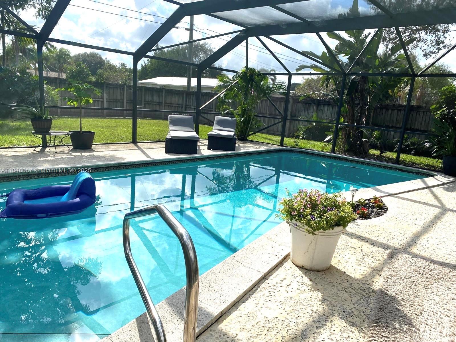 4116 Taft St Property Photo 1