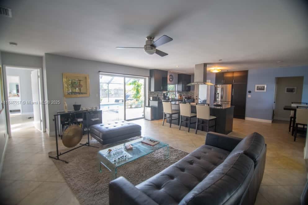 4116 Taft St Property Photo 3