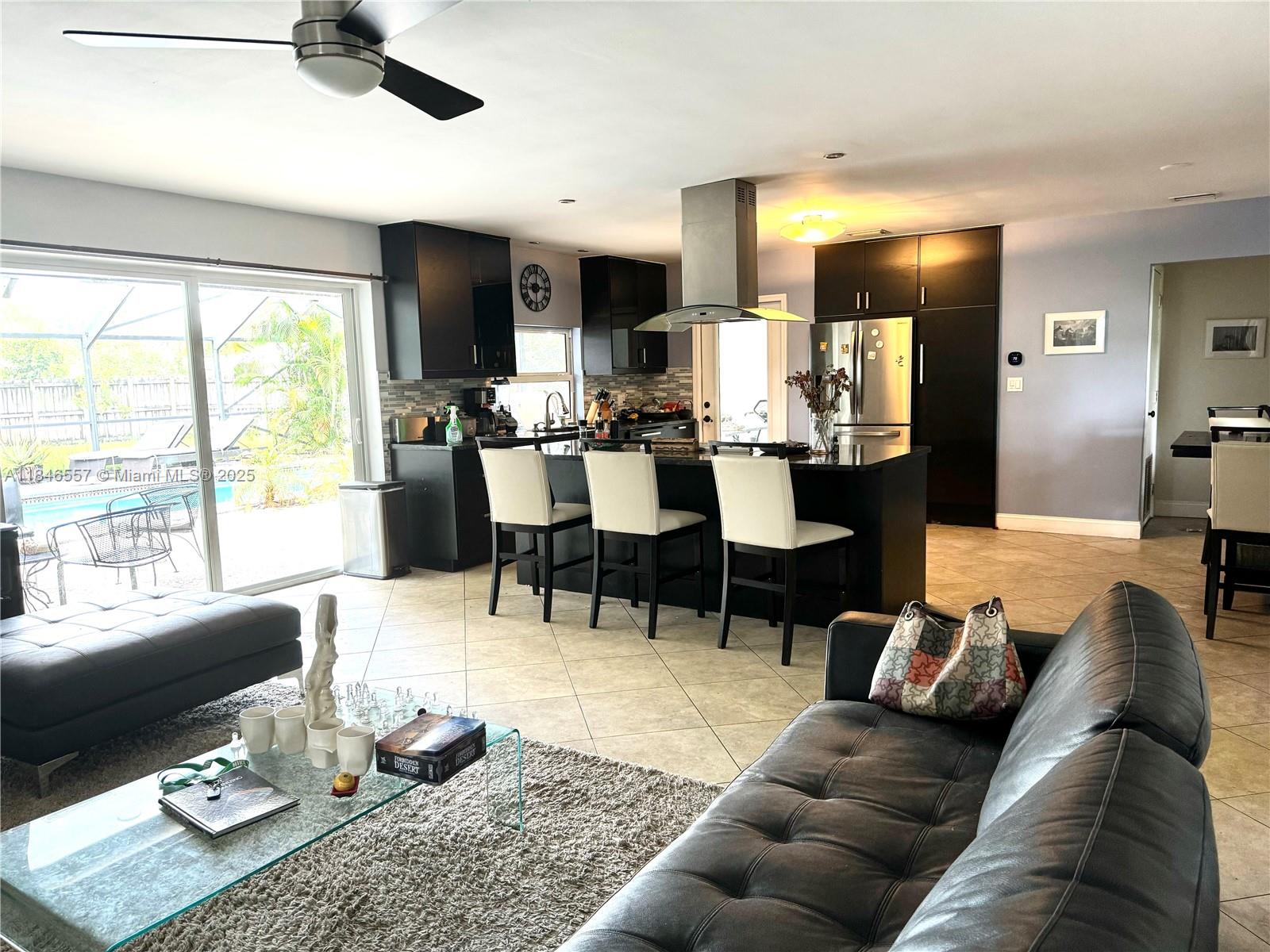 4116 Taft St Property Photo 10