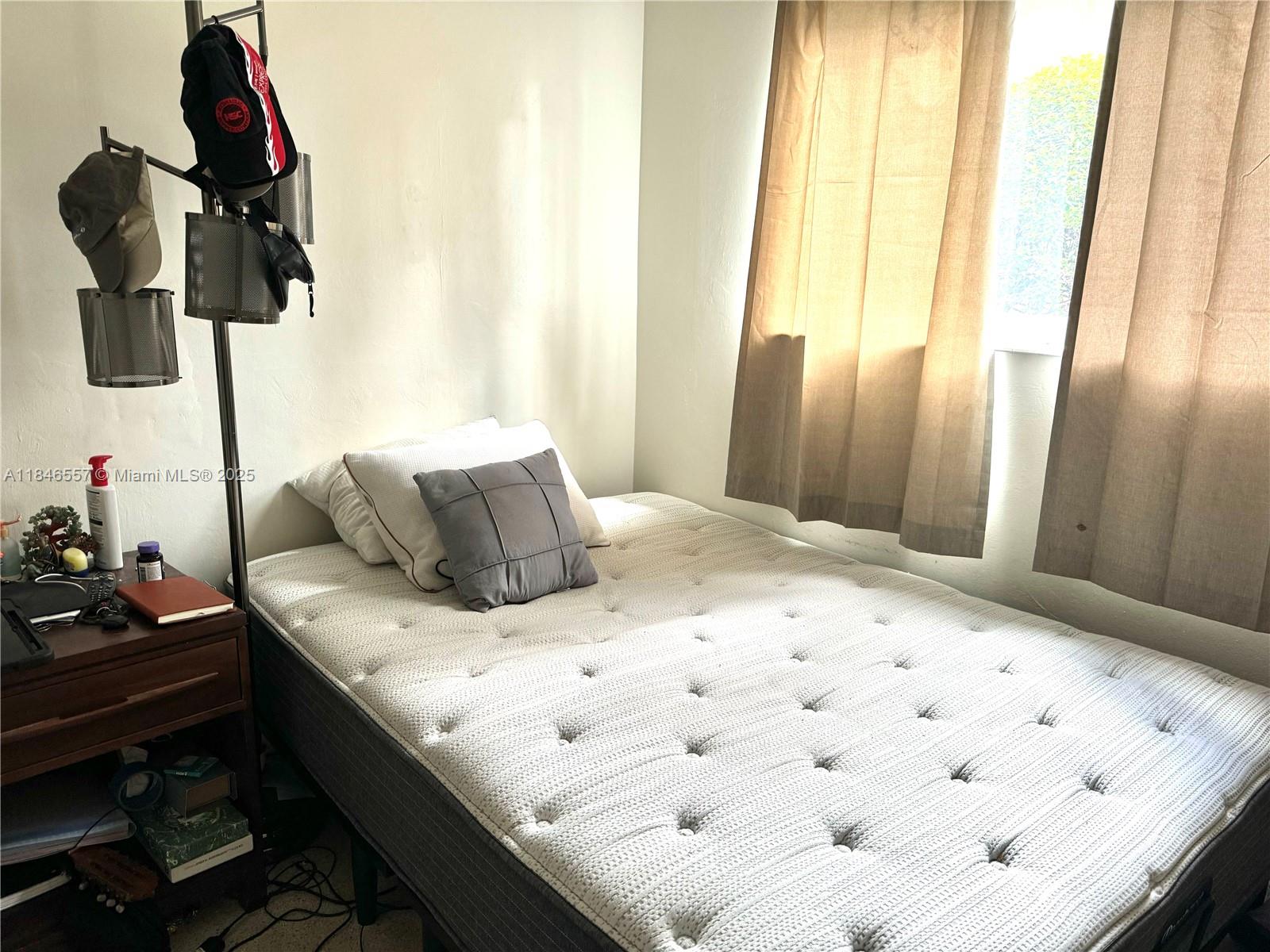 4116 Taft St Property Photo 12