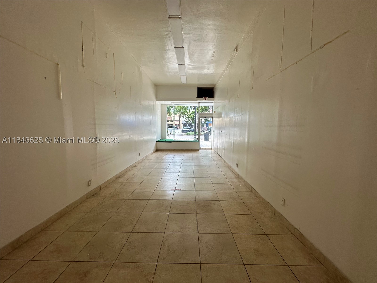 1932 Hollywood Blvd Property Photo 3