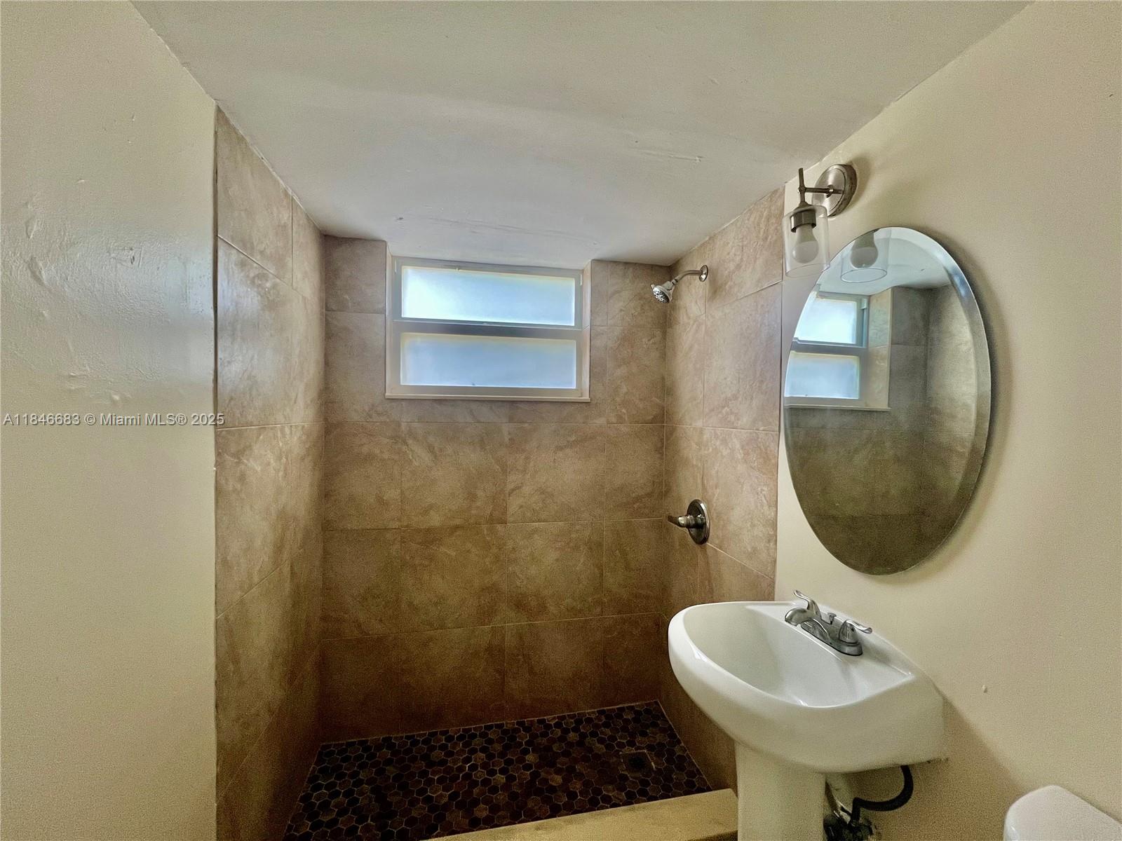 42 Nw 7th Ave 1 Property Photo 4