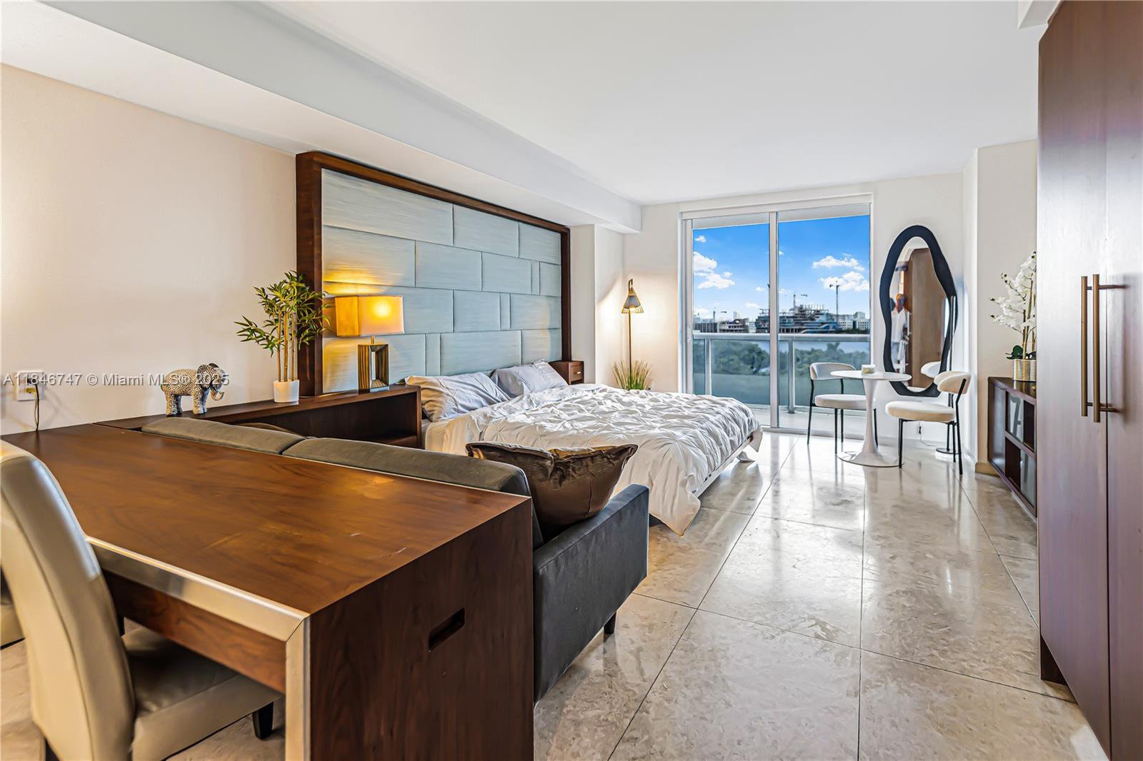 50 Biscayne Blvd 907 Property Photo 3