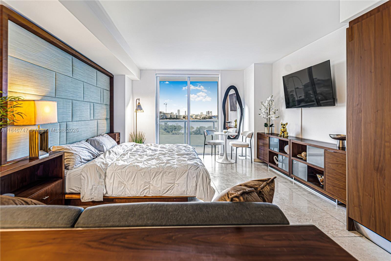 50 Biscayne Blvd 907 Property Photo 4