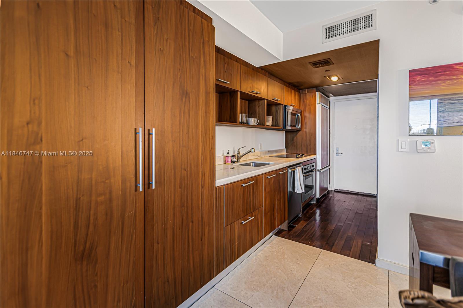 50 Biscayne Blvd 907 Property Photo 6