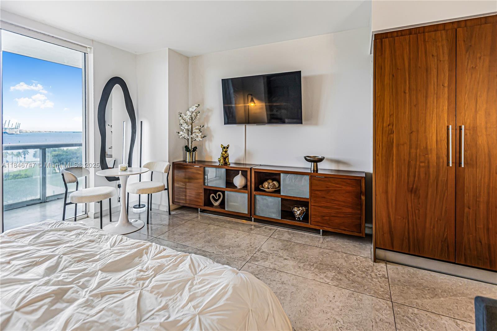 50 Biscayne Blvd 907 Property Photo 7