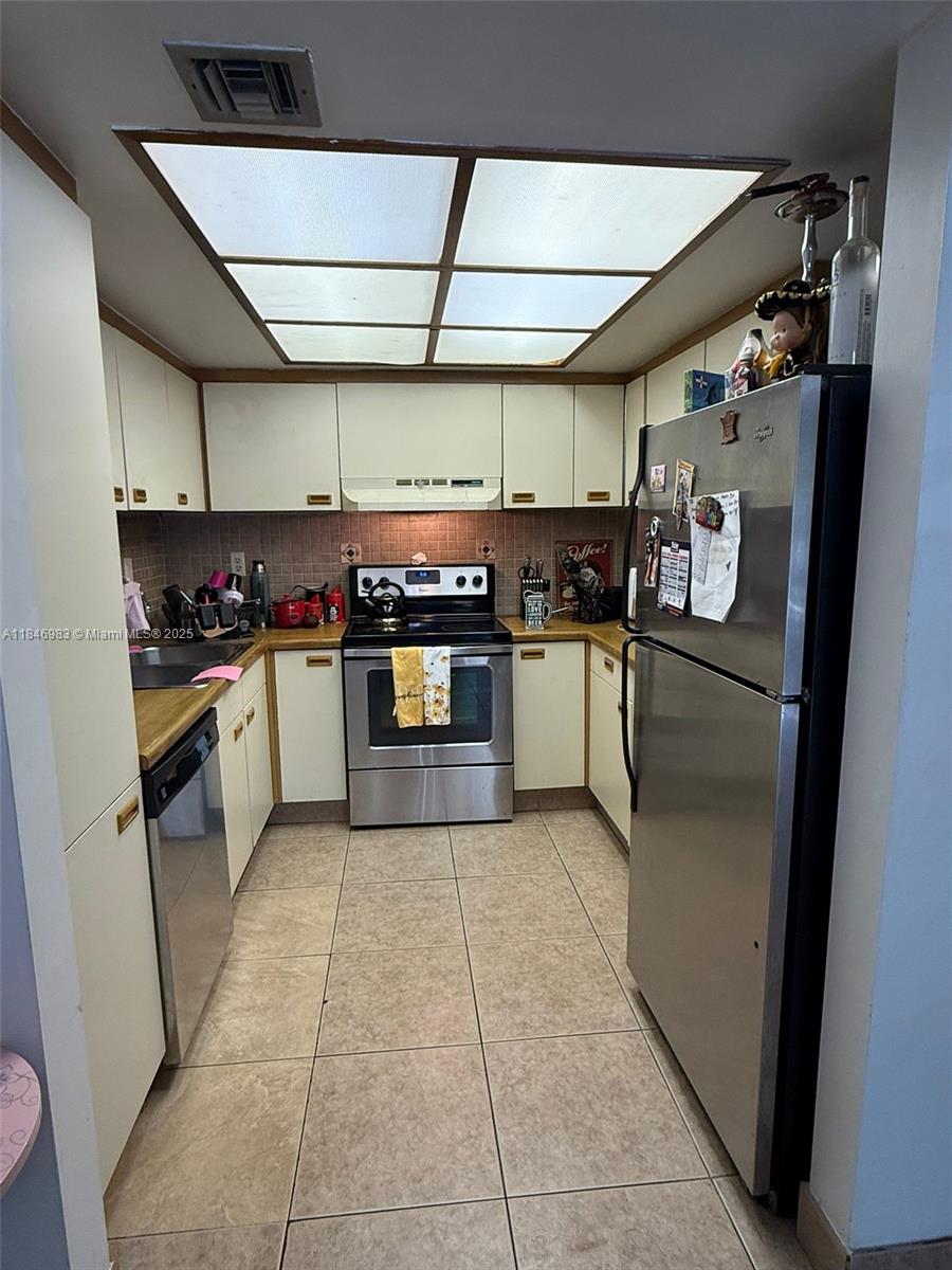 9015 SW 125th Ave N204 Property Photo 1