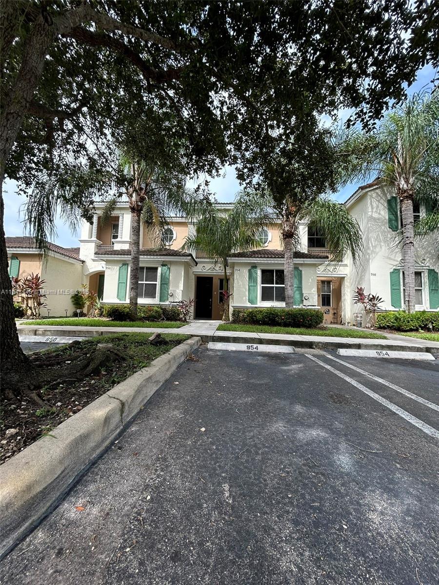 954 Ne 42nd Ter Property Photo 1
