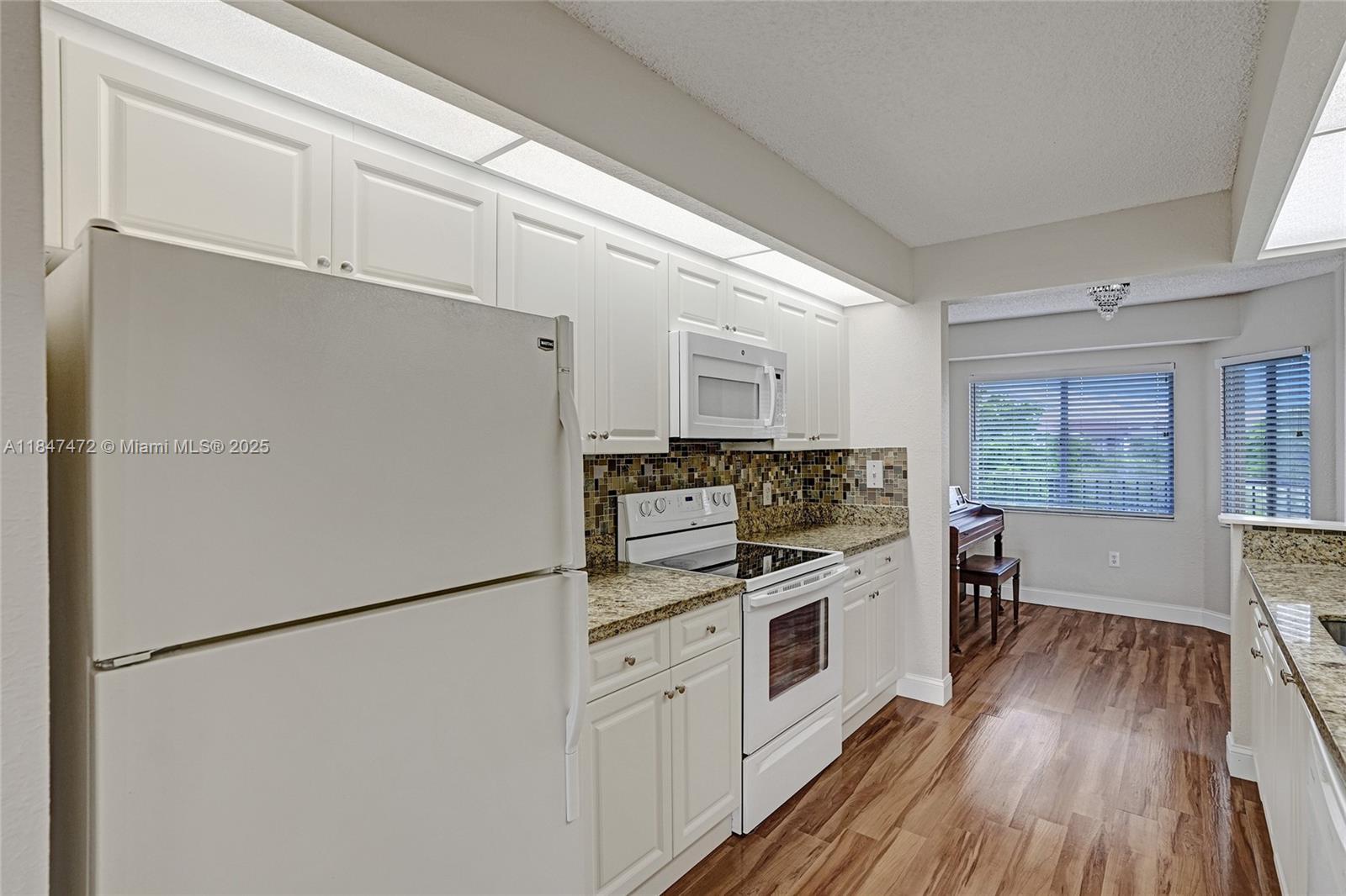 13700 Sw 14th St 410d Property Photo 8