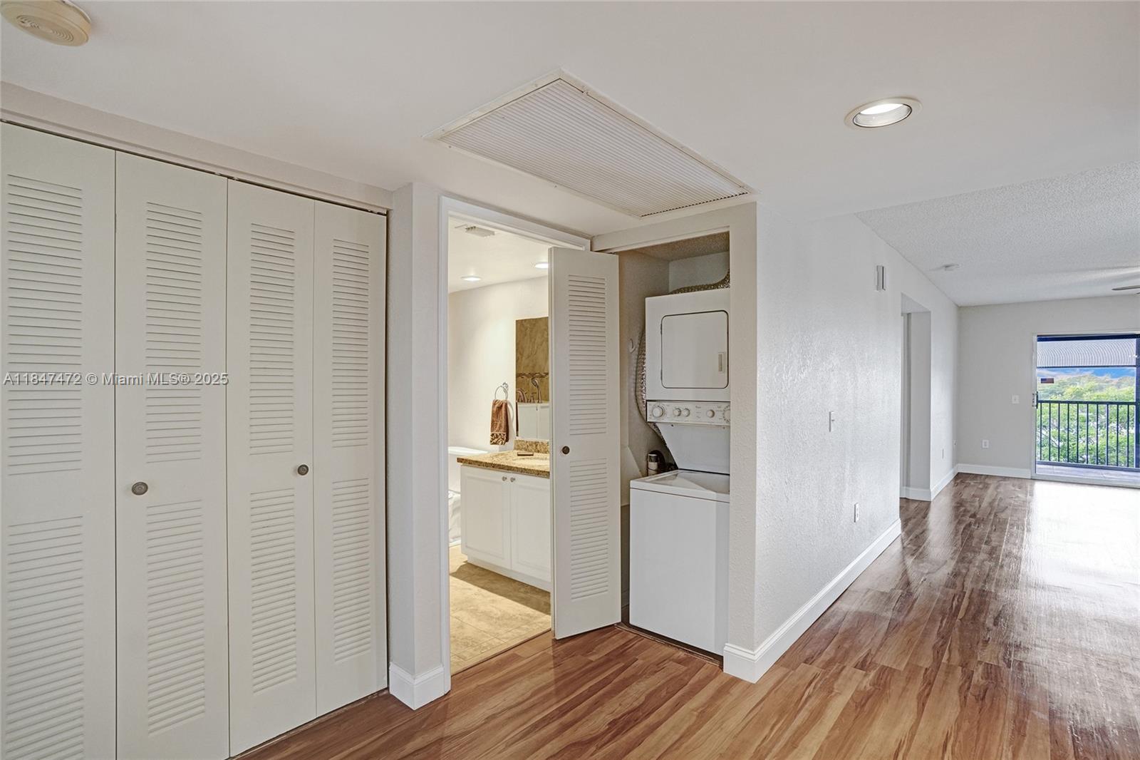 13700 Sw 14th St 410d Property Photo 14