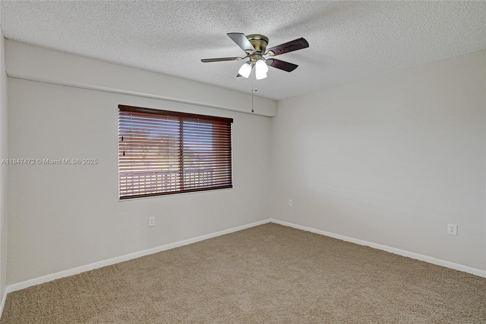 13700 Sw 14th St 410d Property Photo 24