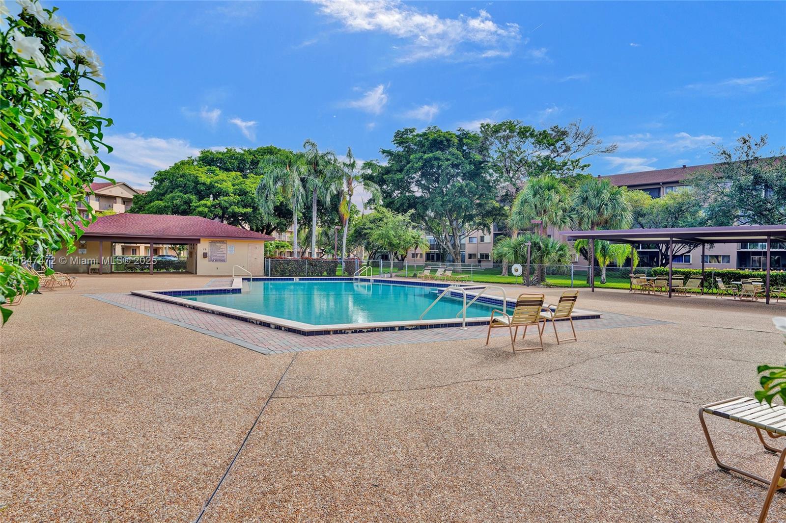 13700 Sw 14th St 410d Property Photo 35