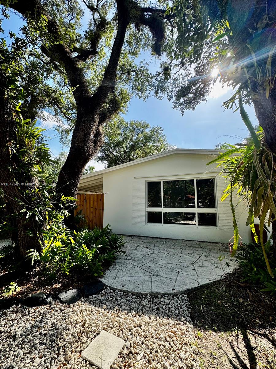 1601 Sw 20th Ave 1 Property Photo 3