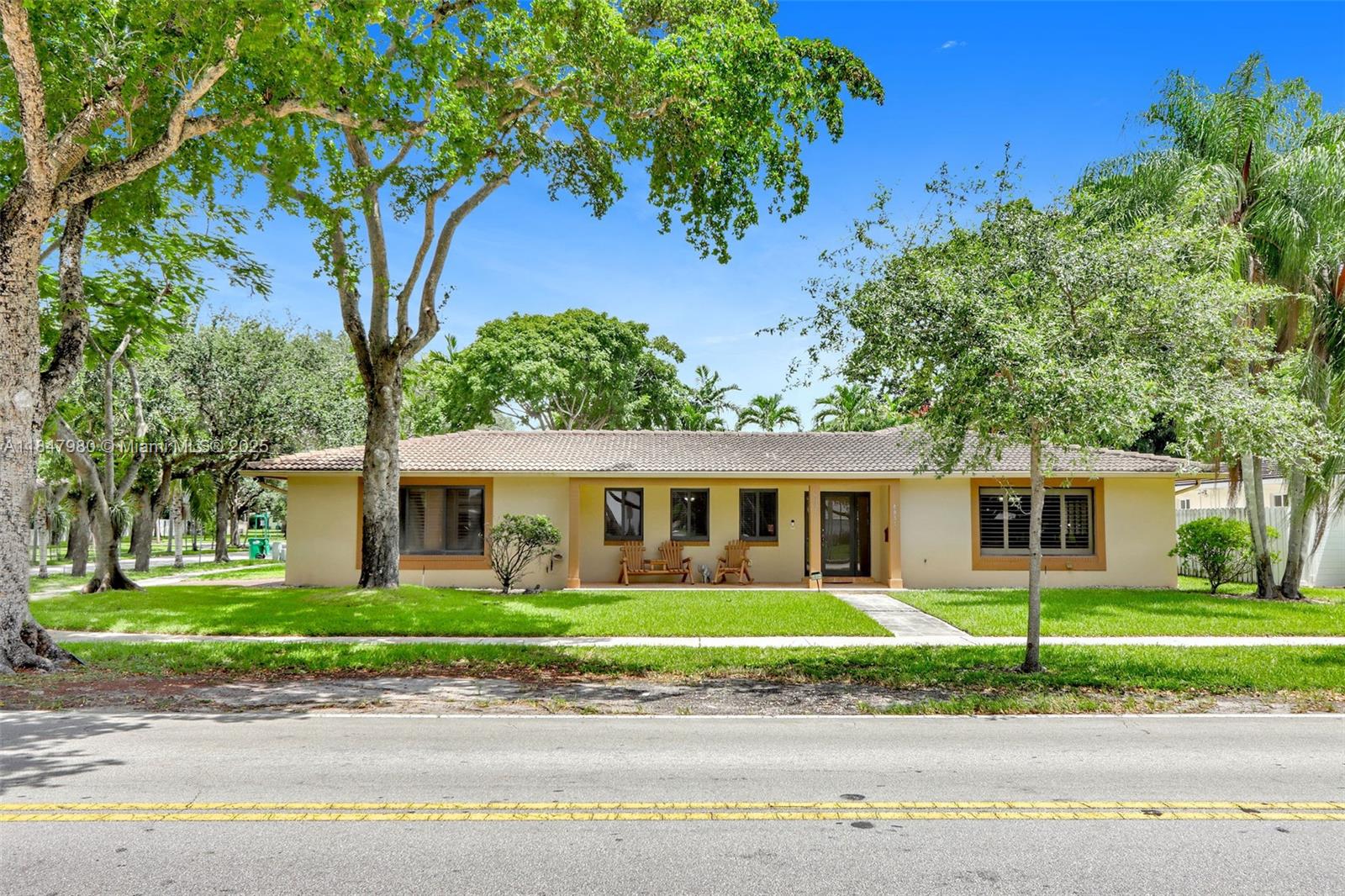 6851 S Miami Lakeway Property Photo 1