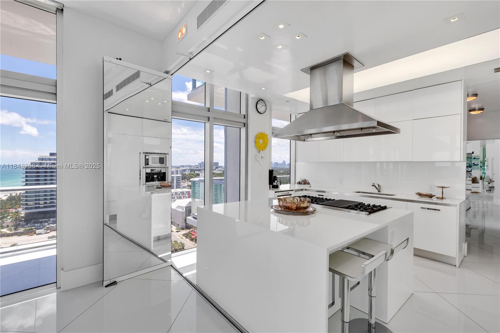 3737 Collins Ave Ph-1 Property Photo 8