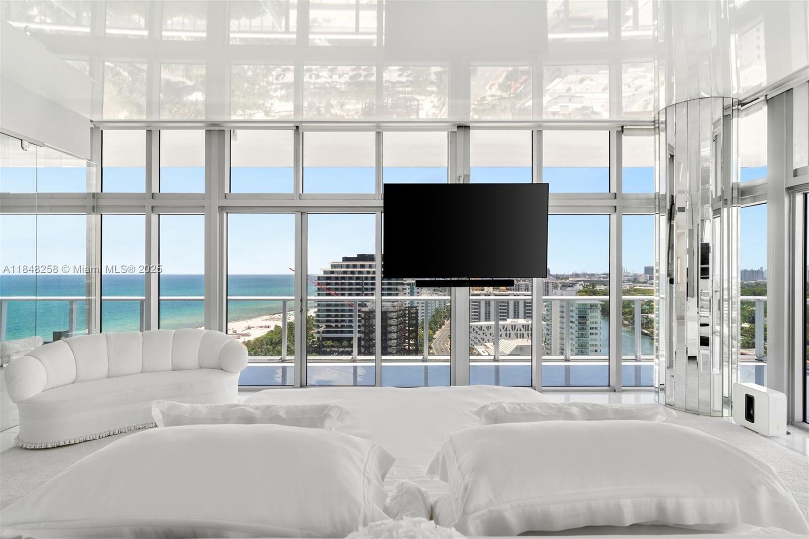 3737 Collins Ave Ph-1 Property Photo 10