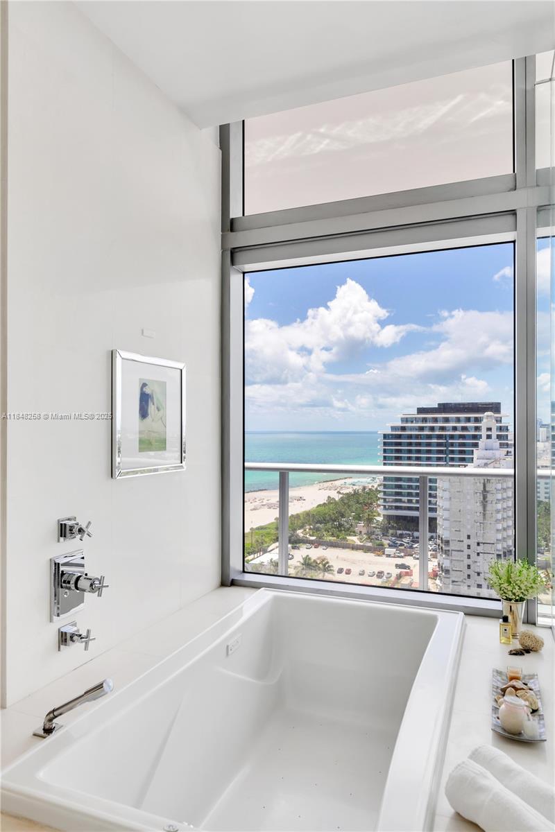 3737 Collins Ave Ph-1 Property Photo 12