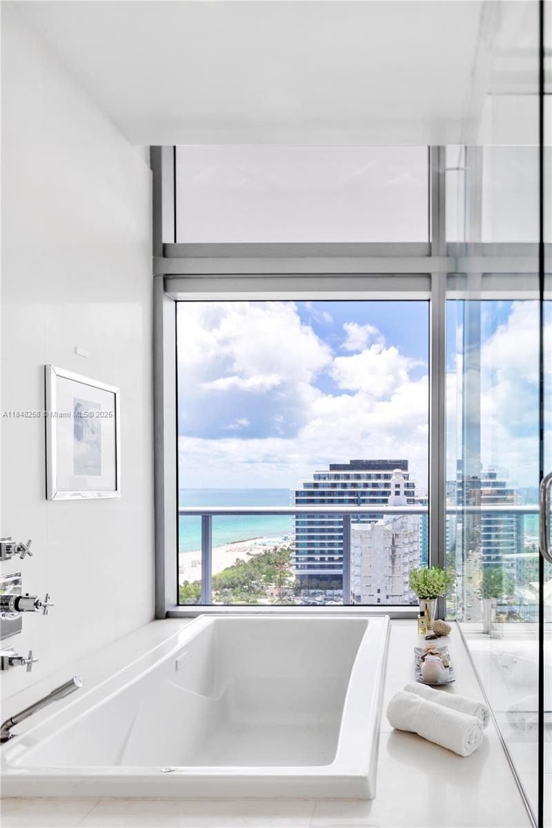 3737 Collins Ave Ph-1 Property Photo 13