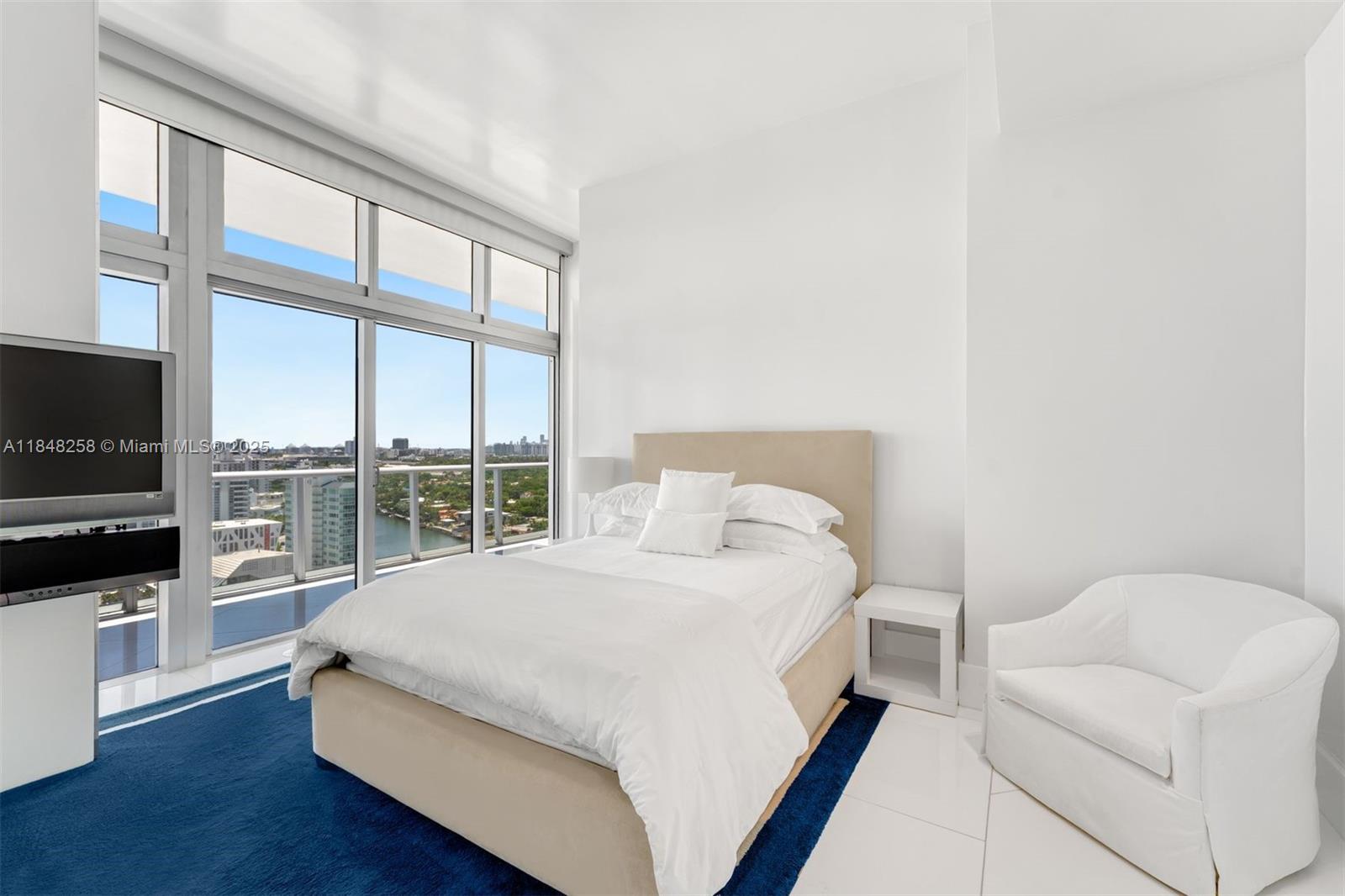 3737 Collins Ave Ph-1 Property Photo 16