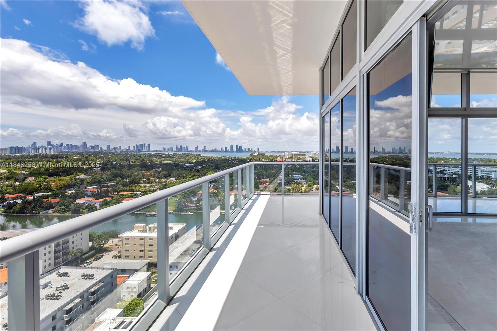 3737 Collins Ave Ph-1 Property Photo 23