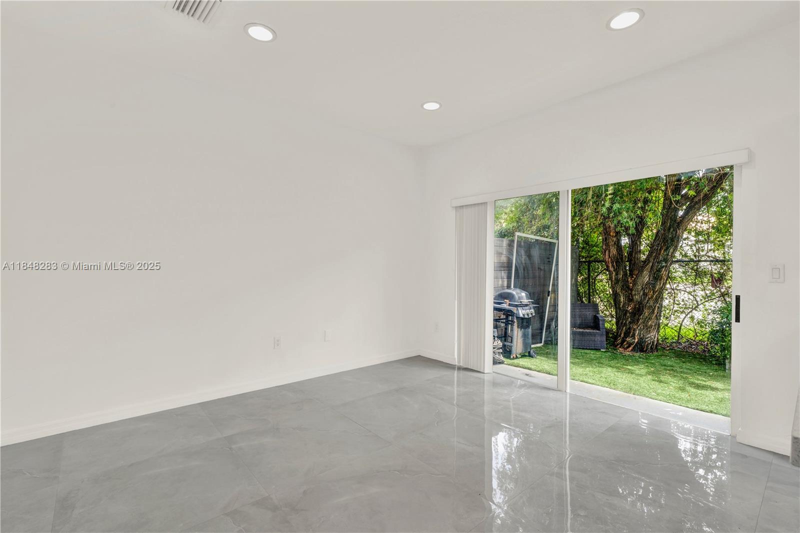 1637 Se 30th St Property Photo 14
