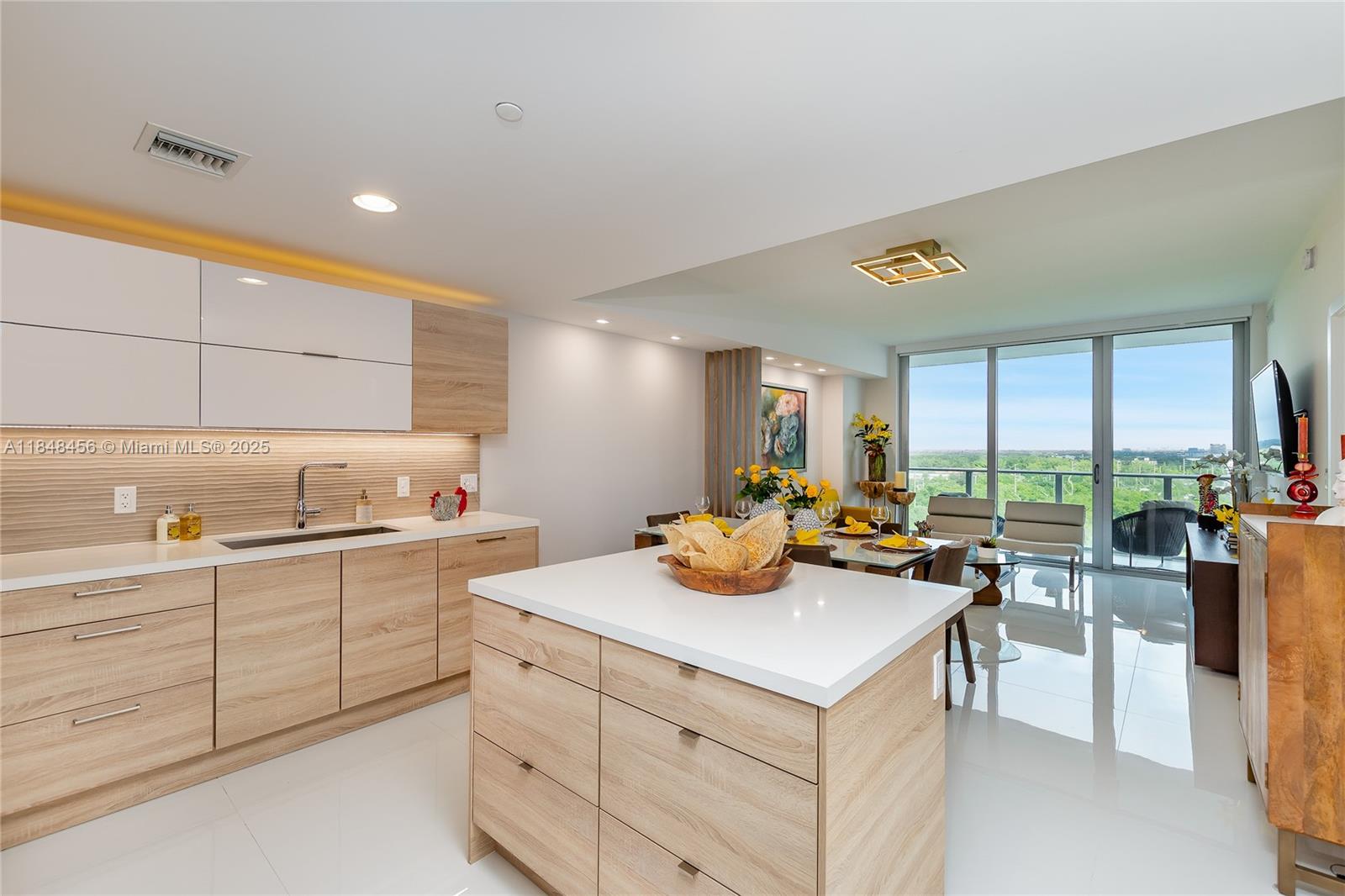 16385 Biscayne Blvd 1503 +2Parking Property Photo 1