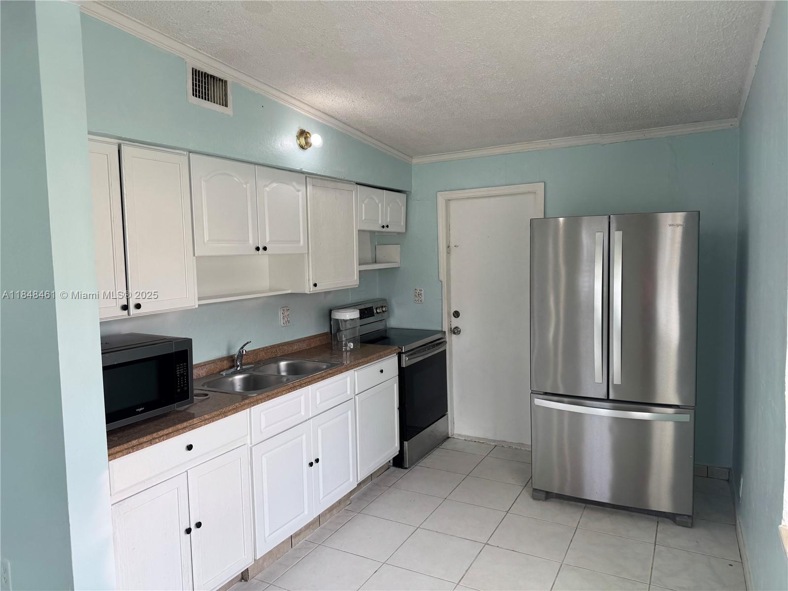 2130 Rutland St Property Photo 1