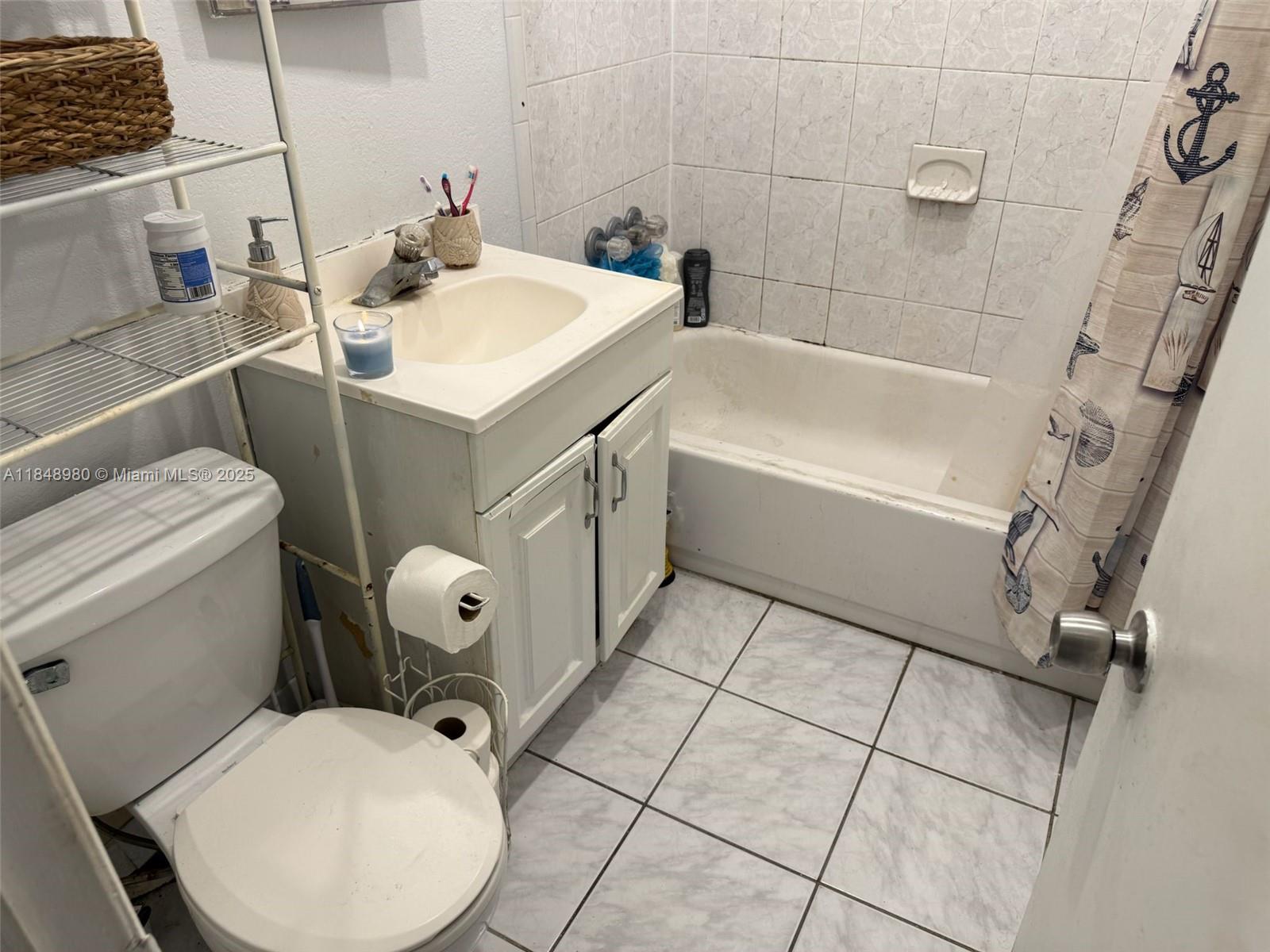 825 Ne 12th St Property Photo 5