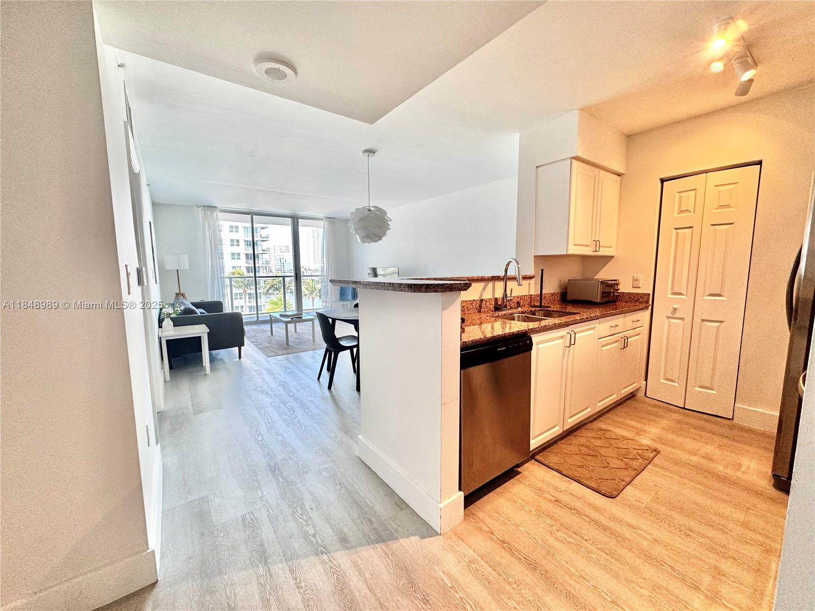 1155 Brickell Bay Dr 906 Property Photo 1