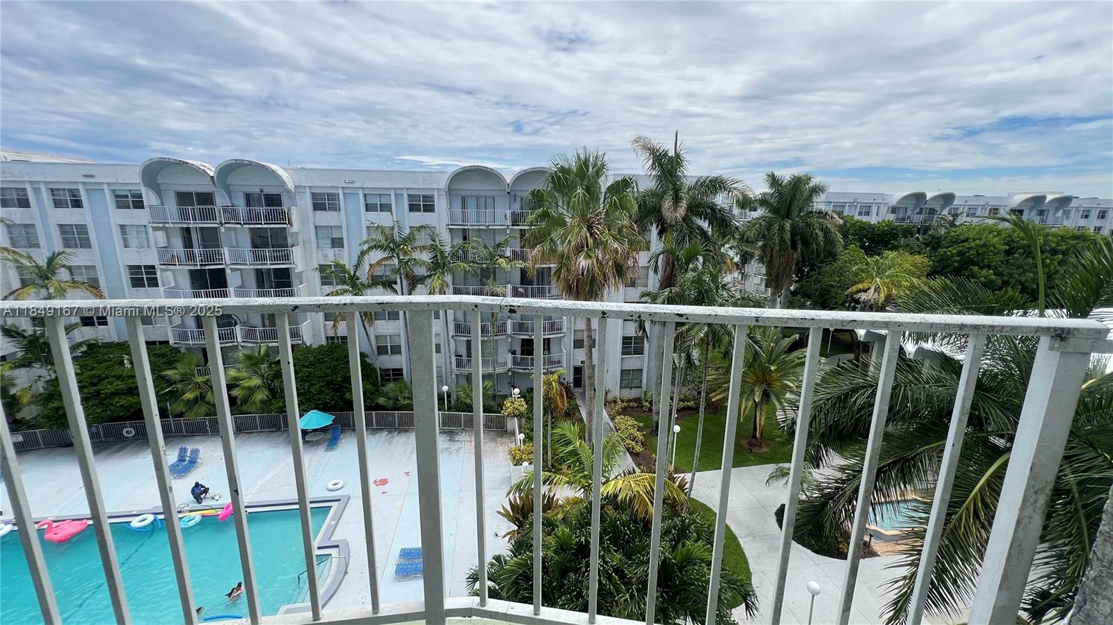 486 Nw 165th St Rd B-606 Property Photo 8