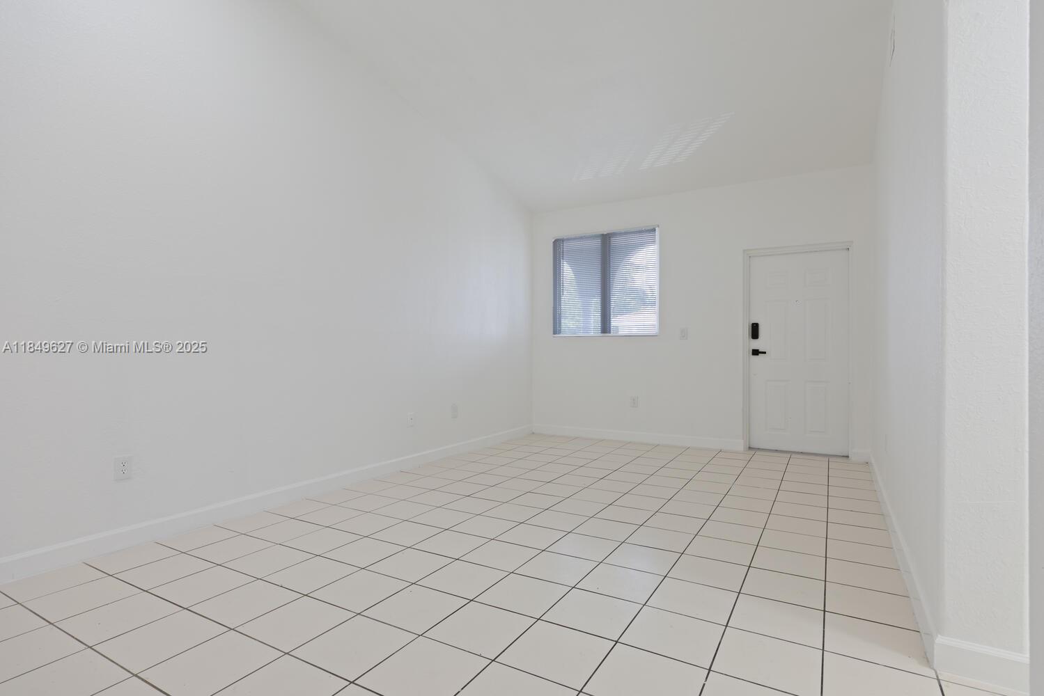 1663 Se 27th Dr 208 Property Photo 1