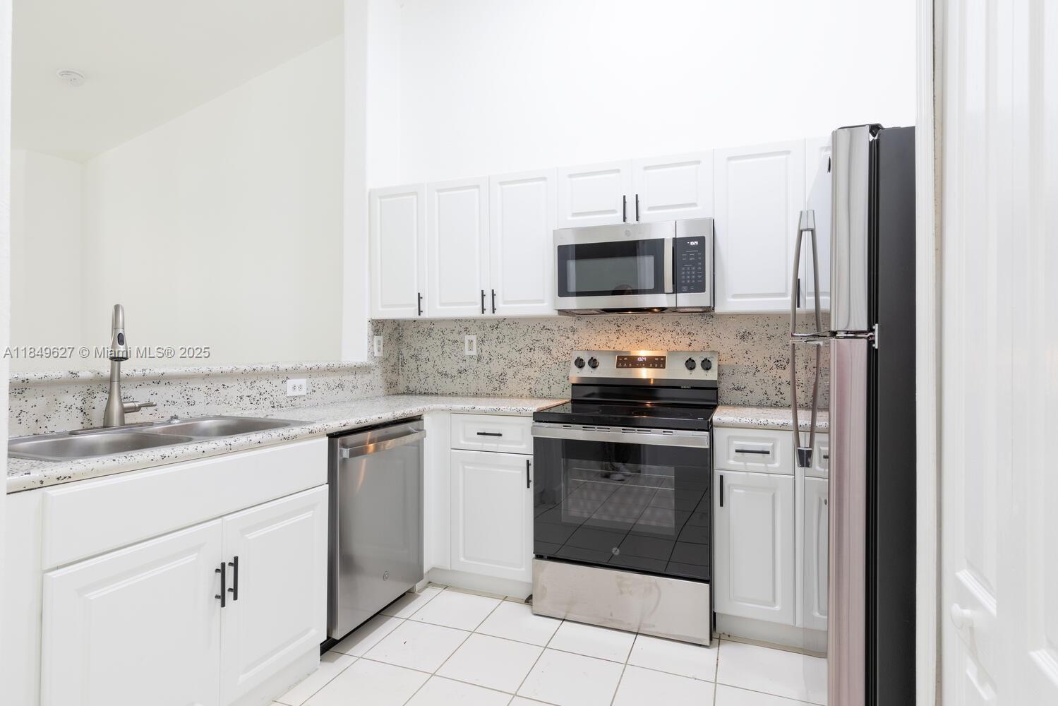 1663 Se 27th Dr 208 Property Photo 2