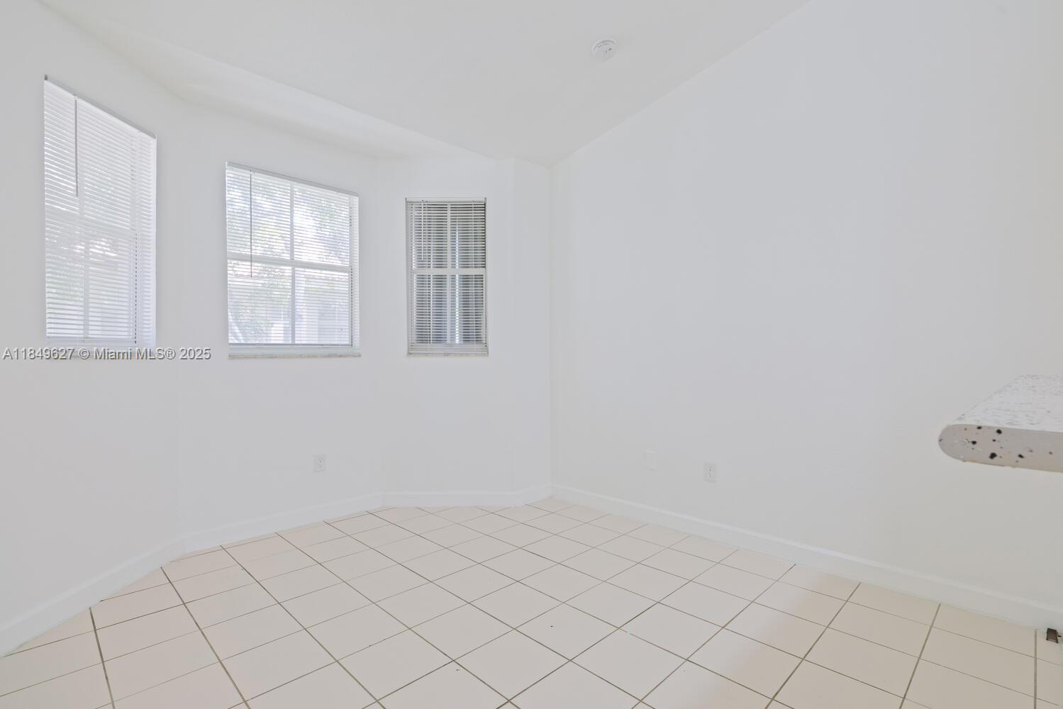1663 Se 27th Dr 208 Property Photo 4