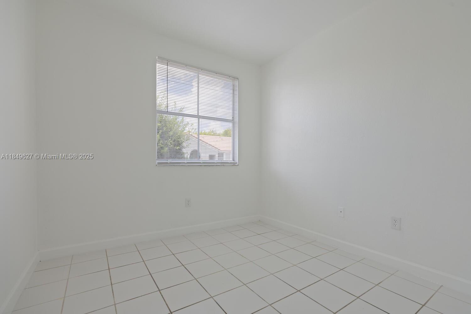 1663 Se 27th Dr 208 Property Photo 6