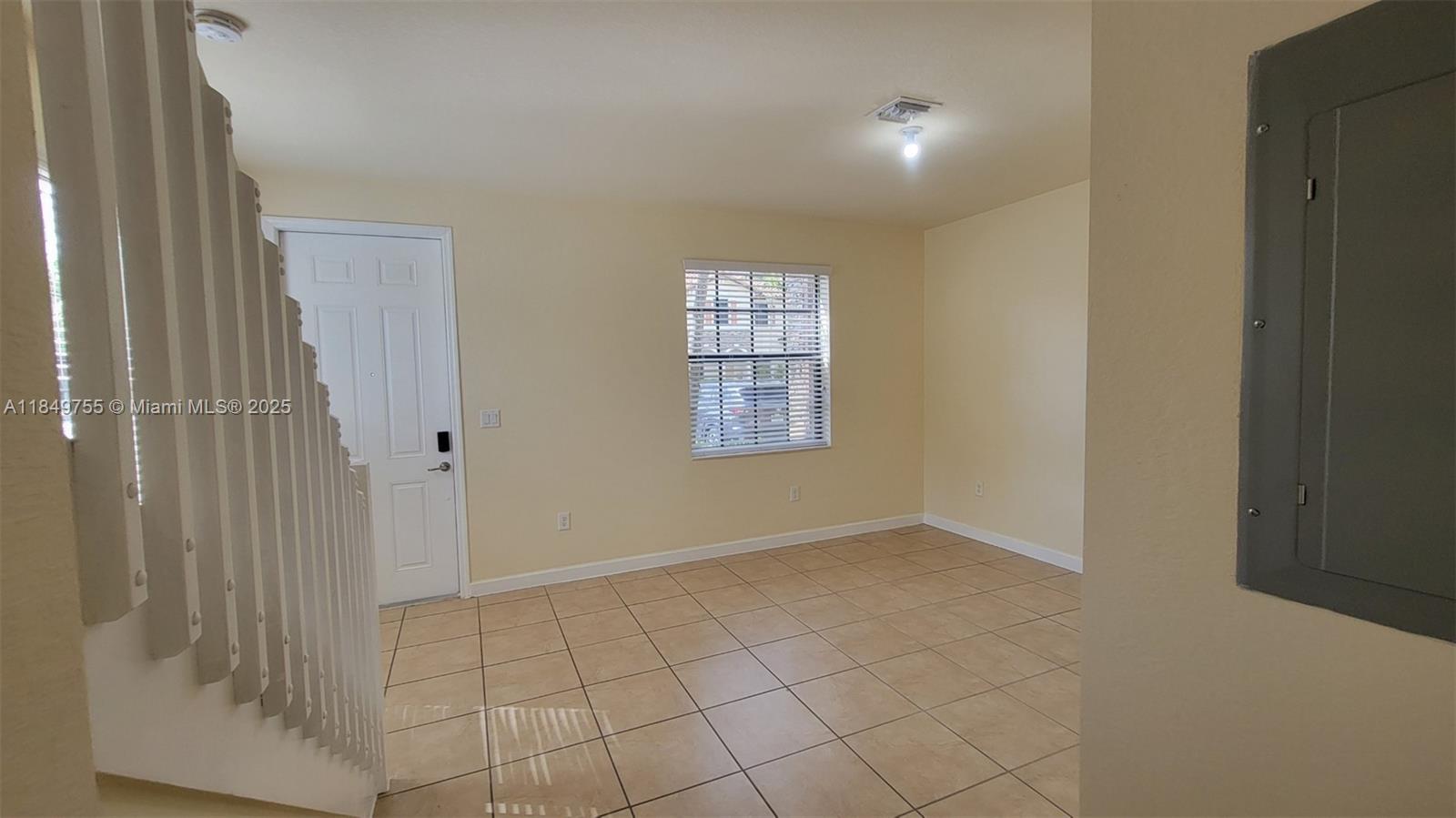 3223 Se 4th Ct Property Photo 6