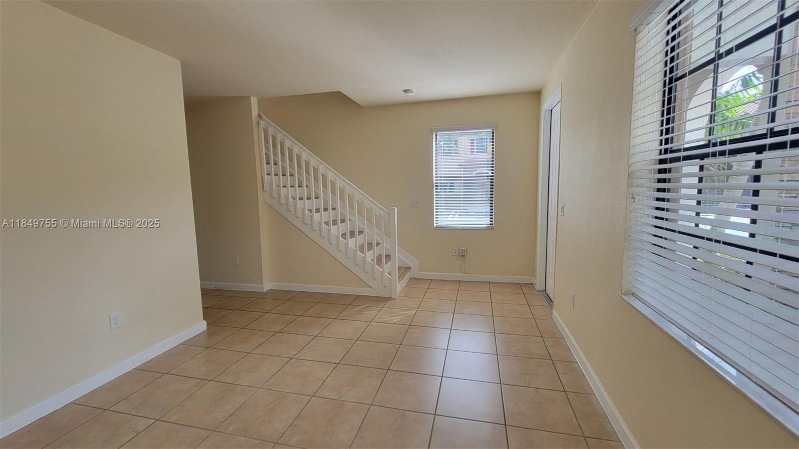 3223 Se 4th Ct Property Photo 7