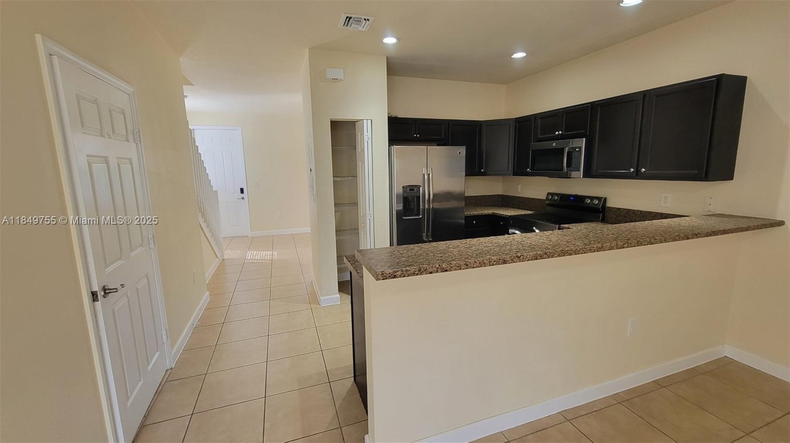 3223 Se 4th Ct Property Photo 8