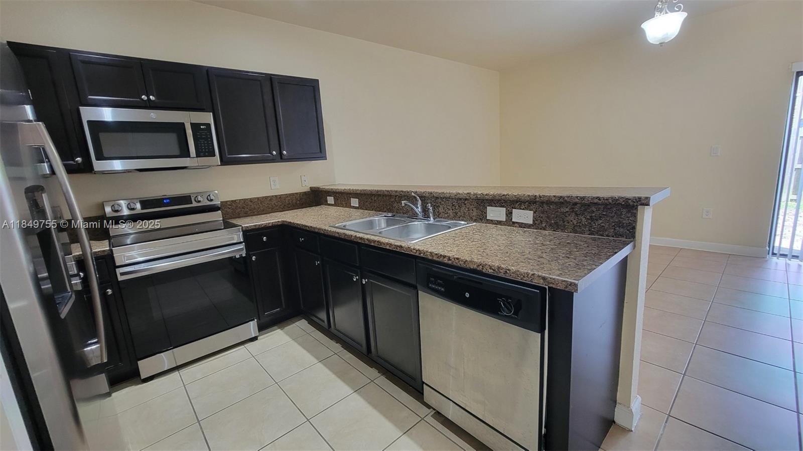 3223 Se 4th Ct Property Photo 9