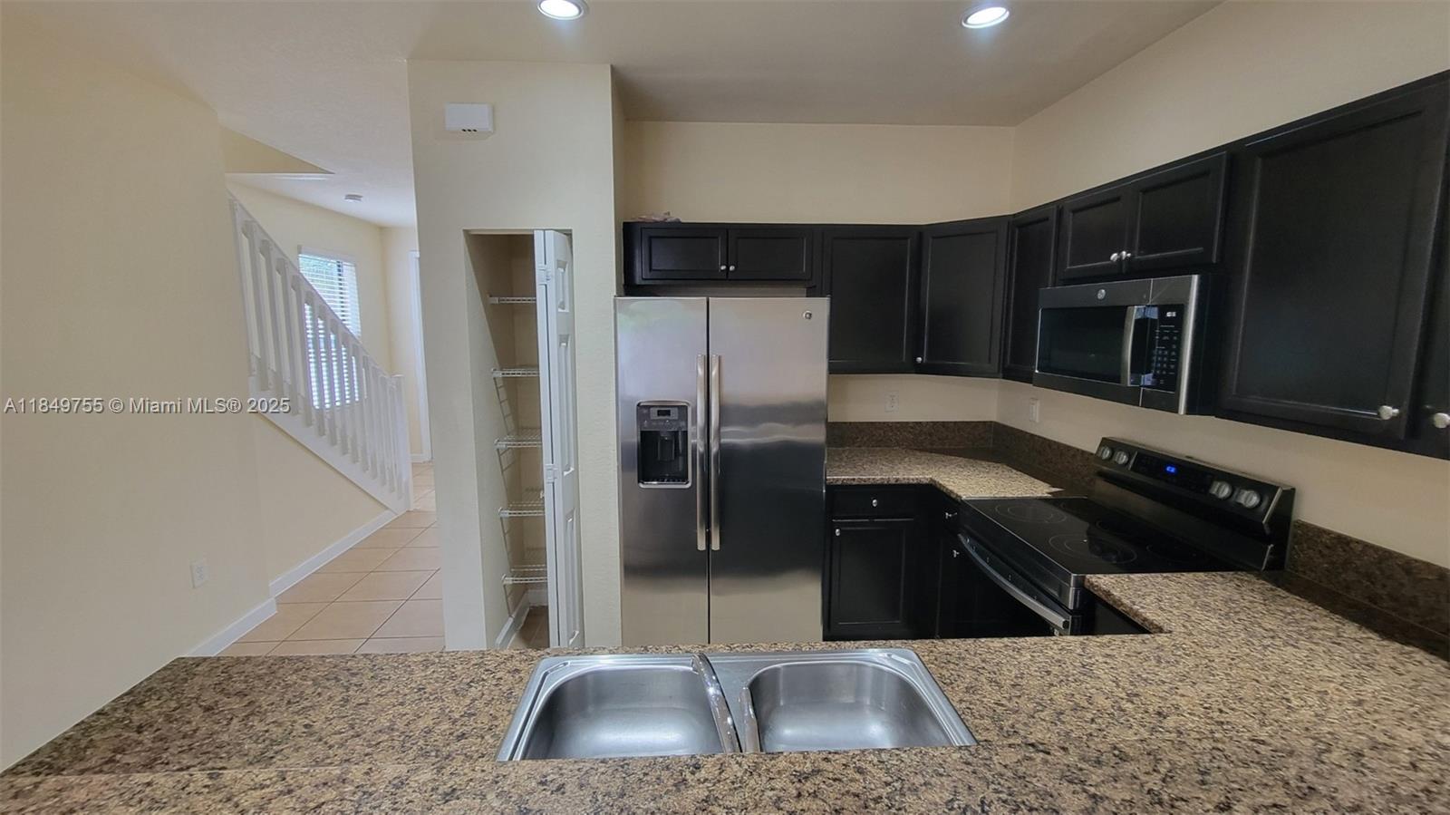 3223 Se 4th Ct Property Photo 10