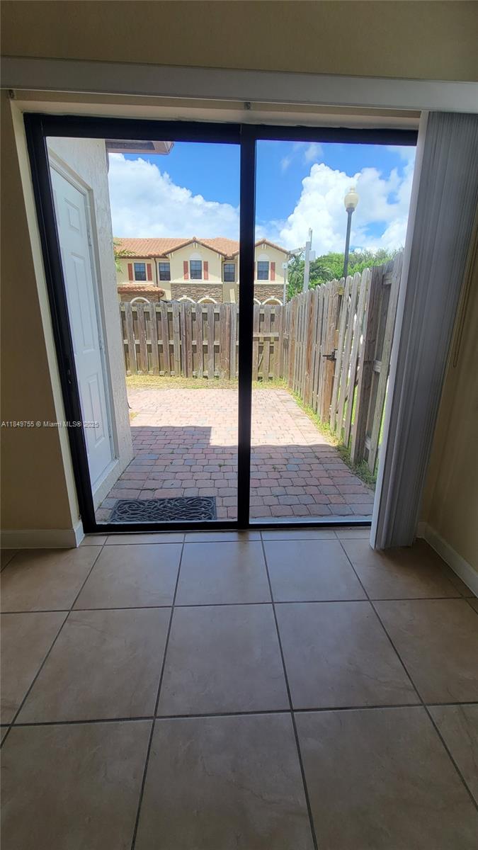 3223 Se 4th Ct Property Photo 12