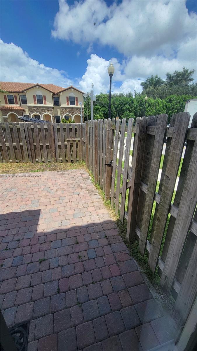 3223 Se 4th Ct Property Photo 13