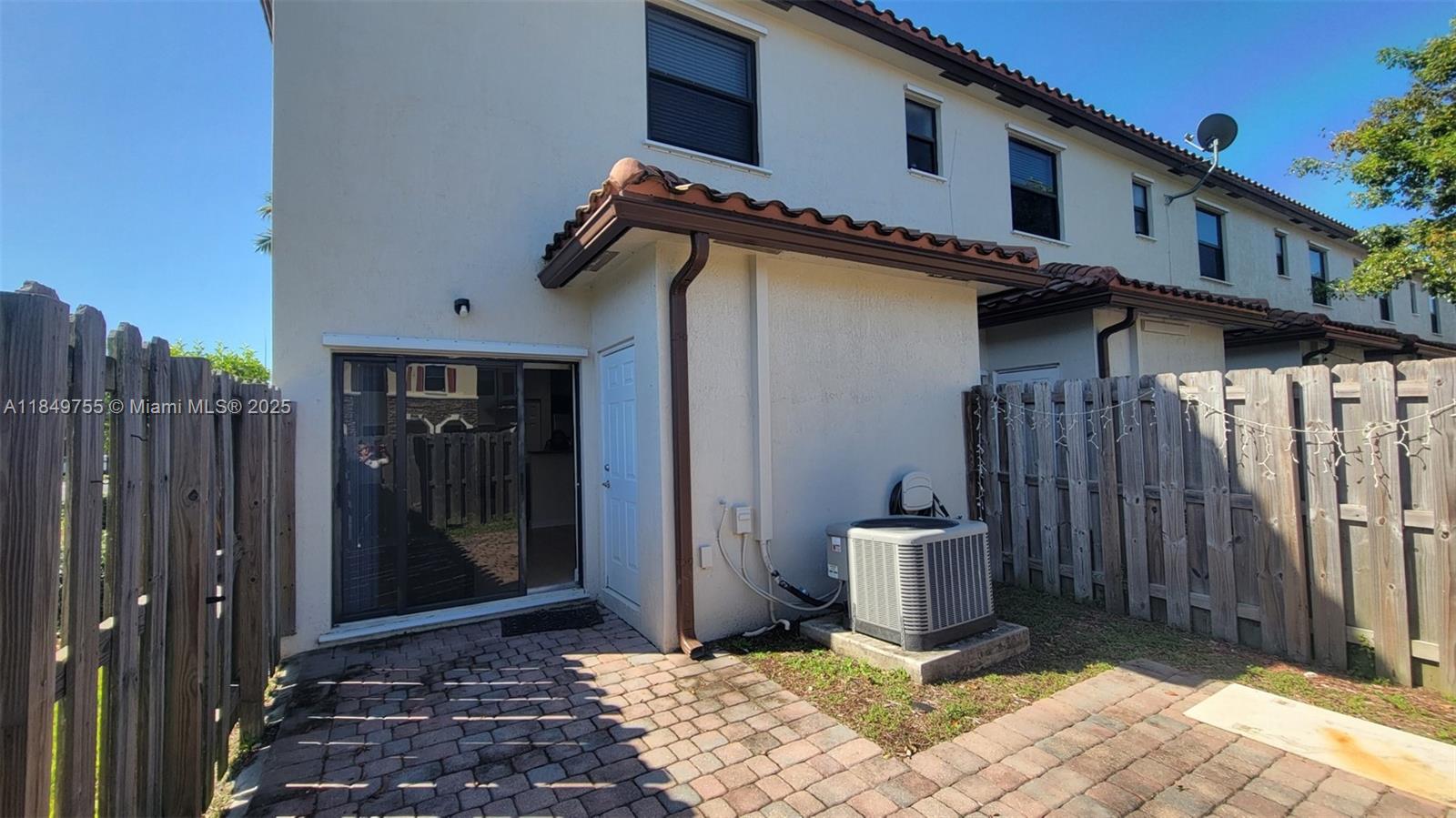 3223 Se 4th Ct Property Photo 14